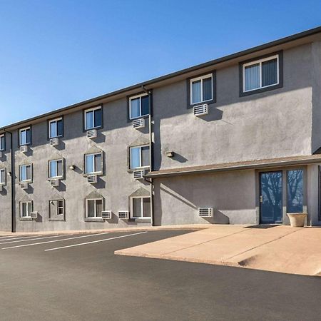 Super 8 By Wyndham Columbus Edinburgh Exterior foto