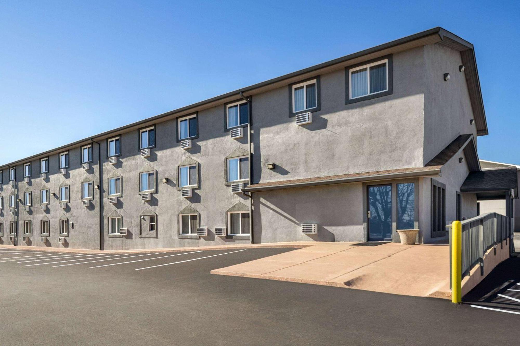 Super 8 By Wyndham Columbus Edinburgh Exterior foto