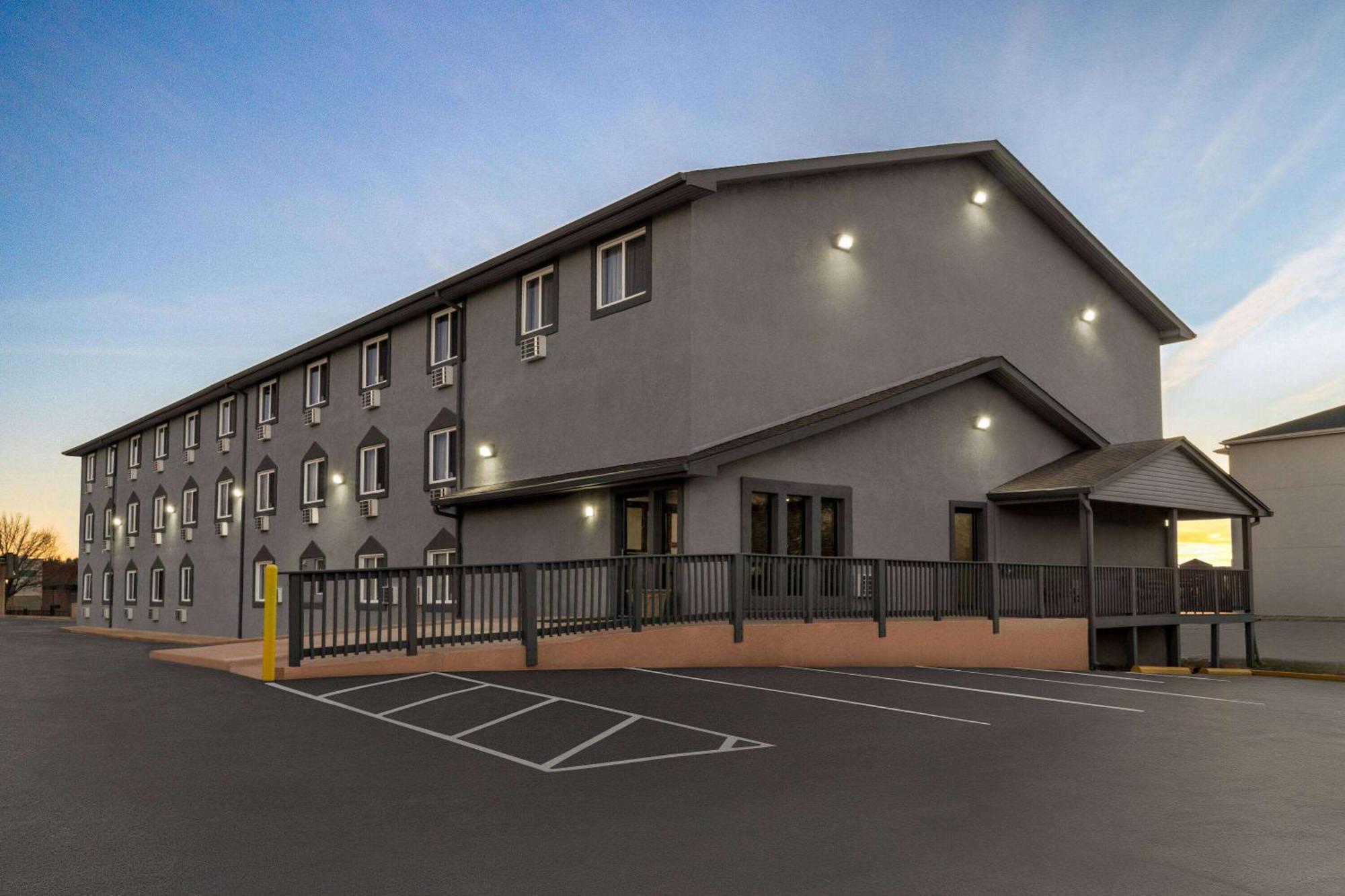 Super 8 By Wyndham Columbus Edinburgh Exterior foto